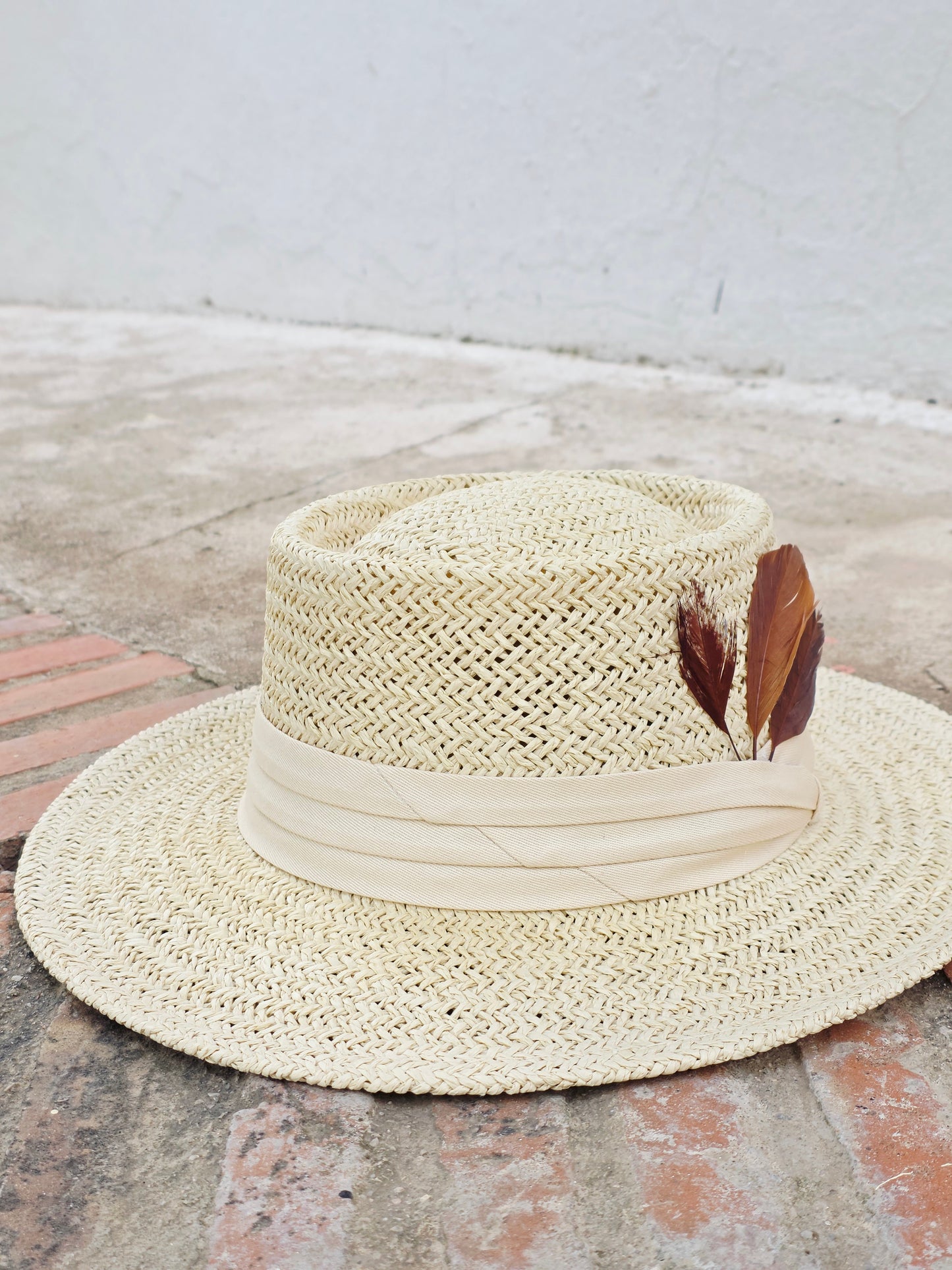 Canotier con Plumas