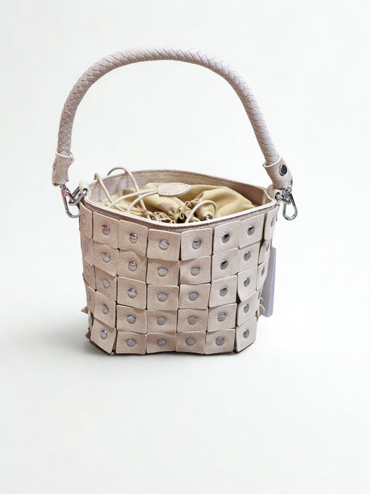 Bolso Bucket Tachas