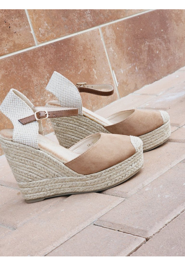 Esparto Camel