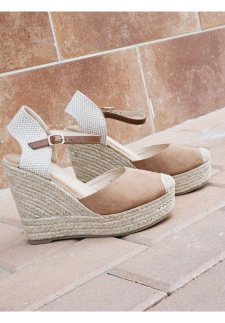 Esparto Camel
