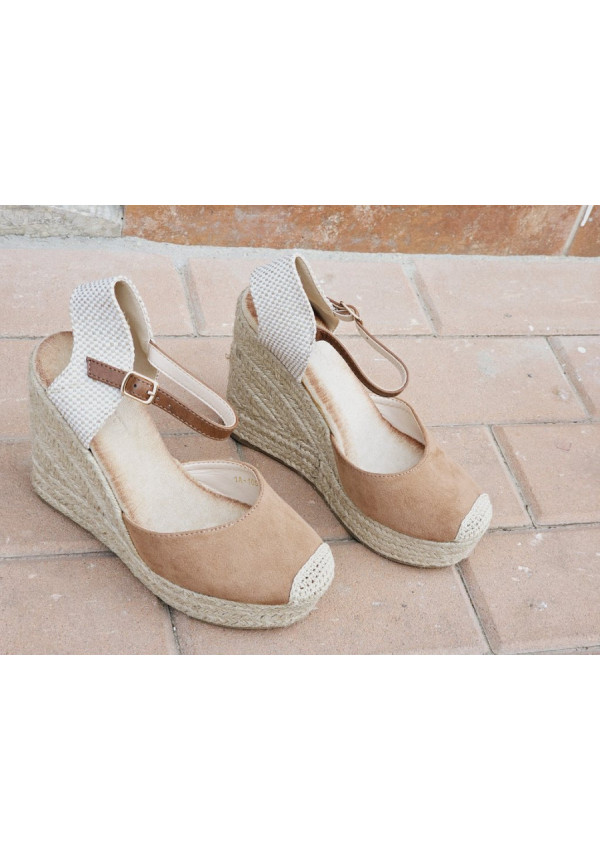Esparto Camel